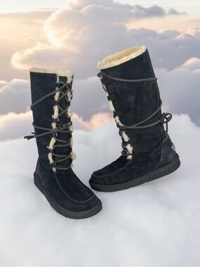 UGG uptown winter boots Size 9
